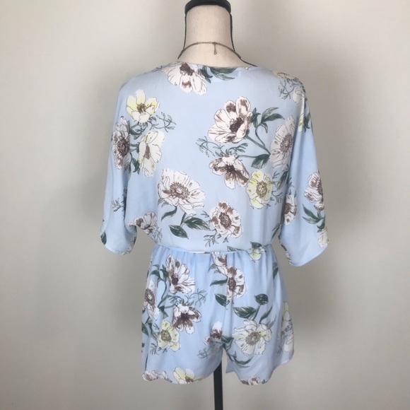 NWOT Floral V-neck Shorts Romper - Picture 3 of 5